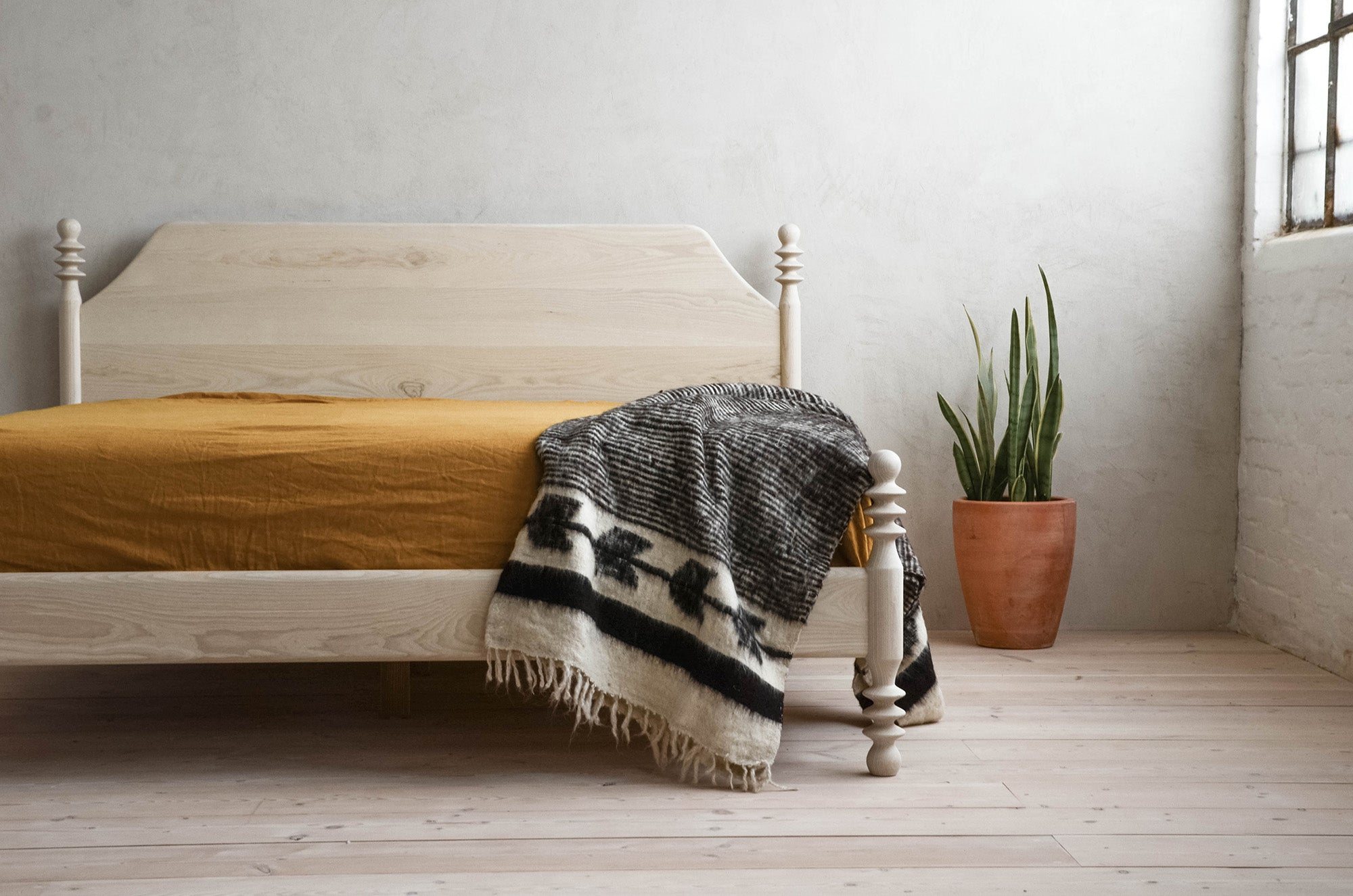 Bleached Ash Flora Bed With Blanked and Plant