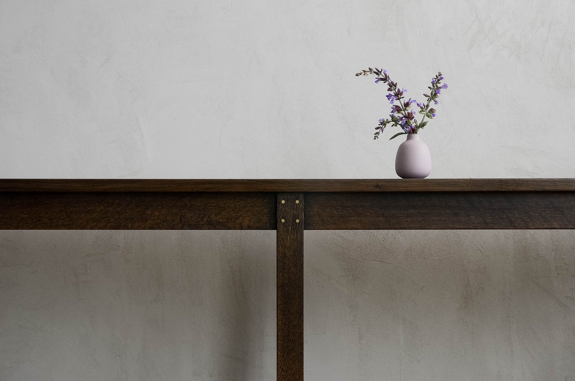 Closeup of Lore Console Straight On With Brass Details and Flowers on Top