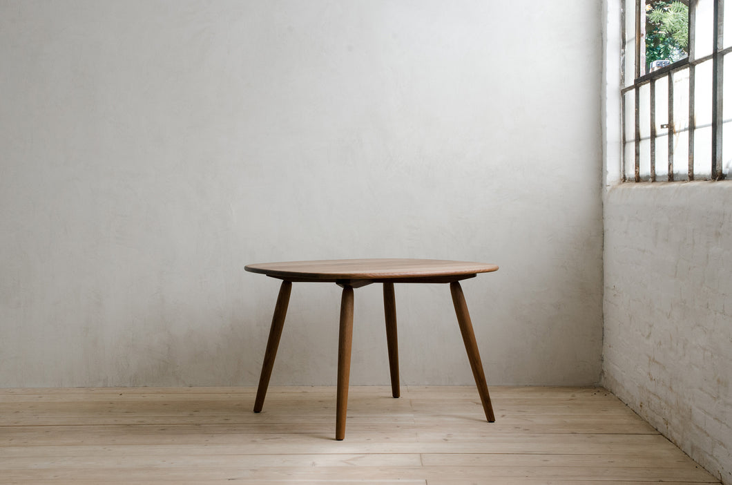 Small Nomad Round Dining Table in Natural Walnut